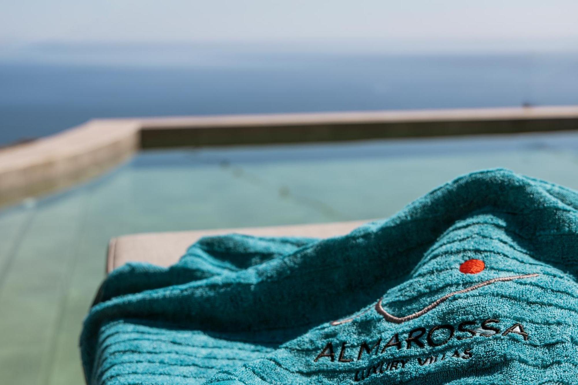 Almarossa Luxury Villas Vourvoúlos Rum bild